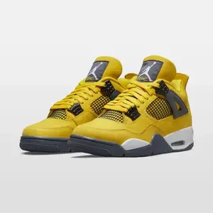 Storlek 43  Nike air Jordan 4 lightning gul gula