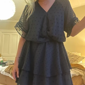 Svart mini klänning🖤 - Säljer denna svarta miniklänning från Zara i storlek M. Toppenskick men kommer inte till användning✨Finns inte kvar på hemsidan!