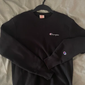 champion sweather - Tröja från champion i jättebra kvalitet. Knappt använd, stl S💕