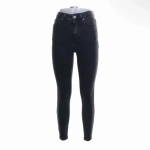Skinny jeans i XS - Dom är i jättefint skick och är inte använd alls💞