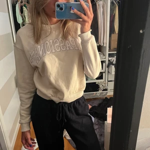 Hm  - Collage tröja, har ingen använding av den då jag har liknande🥰💕