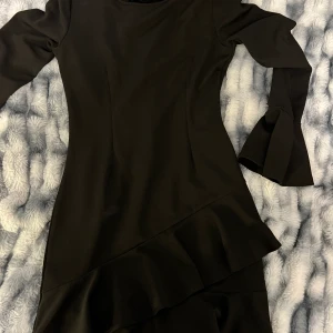 Klänning - Klänning från shein köpt för ca 139kr, ganska kort för mig som är 175.  