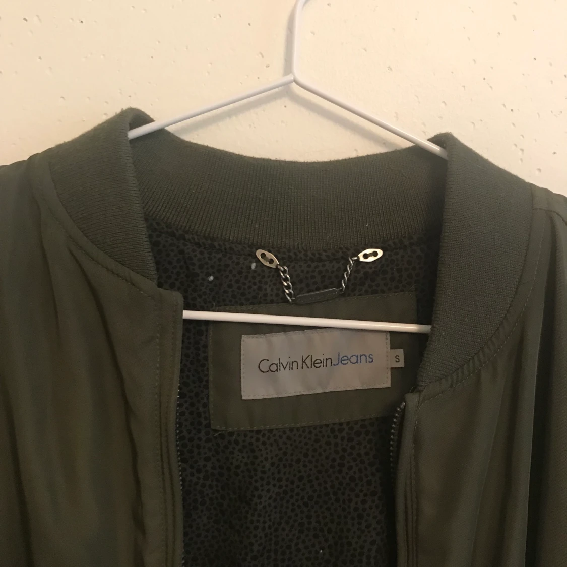 Calvin Klein bomber jacka  - 91