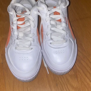 Puma sneakers - Jättefina Puma sneakers, använda en gång då jag köpte de i fel strl, ny skick!