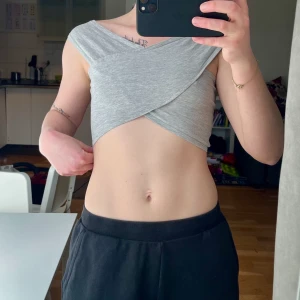 Top från GinaTricot i stl S - Top från GinaTricot i stl S Fint skick! 