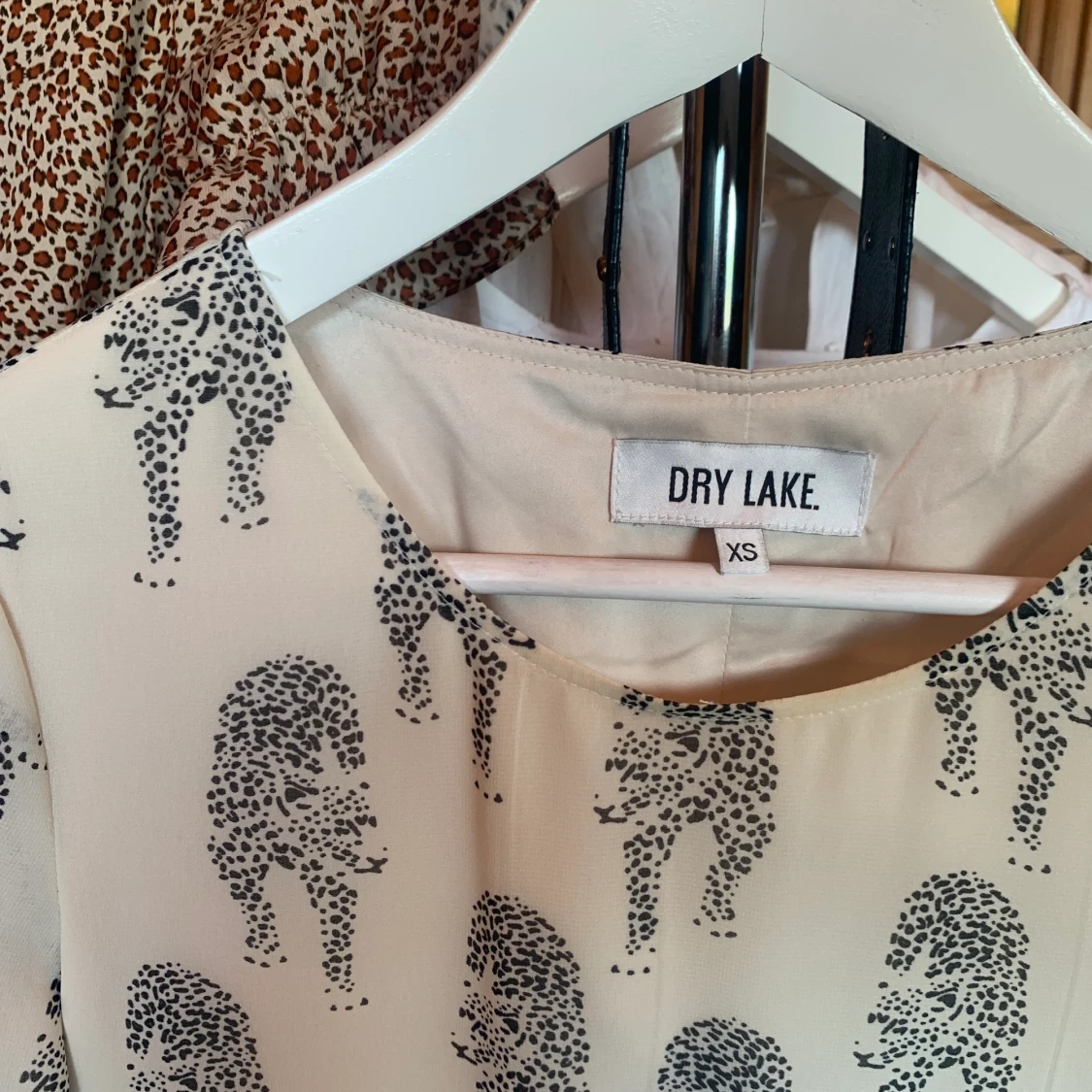 Mönstrad blus från Dry Lake i stl XS