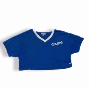 PULL&BEAR - New York Crop top - Croppad t-shirt från Pull&Bear   storlek M