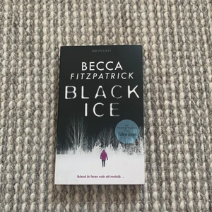 Black Ice av Becca Fitzpatrick - Pocket på svenska. Köparen står för frakten 