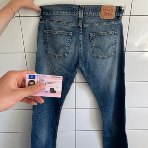 vintage levis 506  - säljer mina vintage levis 506, jättefint färg och kommer med ett jättebra passform! passar straight exakt ovanför skorna! Värd att köpa för kvalitet är 10/10! Köparen står för frakt! kom med bud