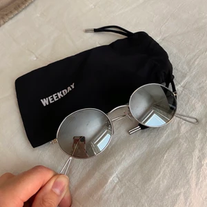 Weekday solglasögon  - Helt oanvända solglasögon från Weekday. 🕶 Fodral medföljer. 