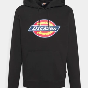 Dickies hoddie - Jag hade då tänkt att sälja min hoddie efter en bra tag, den är använd MAX 2 ggr och anledningen för att den ska säljas är för att jag har bytt stil från plagget😊hoddien är köpt för 749 kr från carlings men priset kan variera ..skriv för mer bilder💘