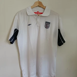 Fotbollströja England retro  - Retro fotbollströja England. Grym kvalitet