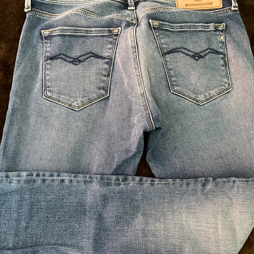 Nyköpta replay jeans. Ny pris 1400 säljs för 450 . Jeans & Byxor.