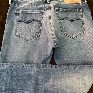 Nyköpta replay jeans. Ny pris 1400 säljs för 450 