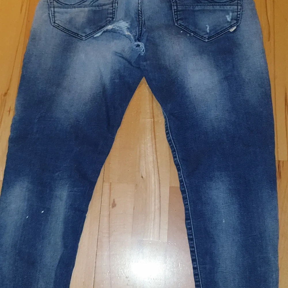 Snygga demin jeans . Märke jack and Jones. Stl 28/32. Jeans & Byxor.