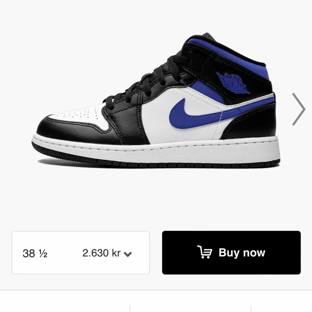 Säljer nu mina Jordans då de inte längre kommer till användning. De börjar bli för små för mig. Är i väldigt gott skick Och är i storlek 38.5. Är från restocks och originalpris låg på 2630kr. Vid fler bilder eller vid funderingar skriv till mig💕💕. Skor.