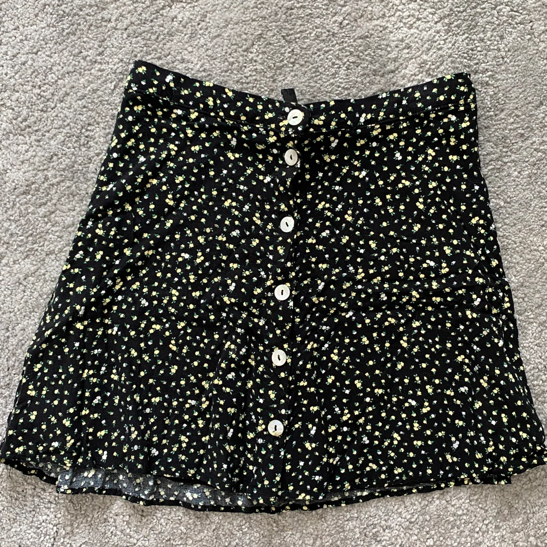 Somrig kjol strl 36  - 90