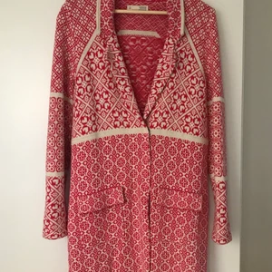 Kofta, Odd Molly, storlek 2 (S/M) - Oanvänd lång fin Odd Molly-kofta.