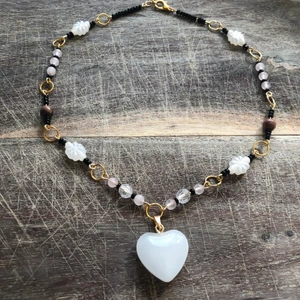 Halsband med rosenkvarts och rodonit  - Handgjort halsband med äkta rosenkvarts och rodonit 💖 betalning via swish 🥰