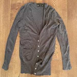 Zara tröja M - Mysig tröja / kofta med knappar 