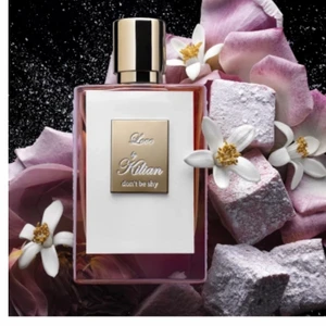 Söker!! - Söker denna parfymen från Kilian Paris, den behöver inte vara full utan det går bra med halva eller 1/3 del kvar. Helst mellan 500kr-700kr inkl frakt det går såklart att diskutera om det är för lågt, kanske kan gå högre men är inte säker. Om du vill kan vi även byta alltså att du får saker och kläder för samma summa💗