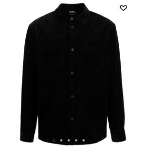 Säljer den här long-sleeve corduroy shirt från A.P.C som aldrig är använd. Nypris 3000kr 
