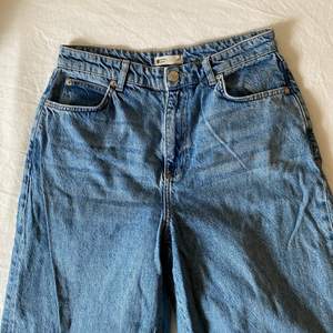 Jeans från Gina Tricot. Använda cirka 5 gånger. Gratis frakt.