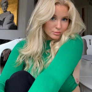 Grön topp med öppen rygg - Aldrig använd, jätte fin färg och öppen i ryggen, stl S💛