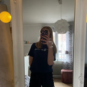 Hummel - Säljer nu mina hummel shorts då dom är alldeles för stor för mig som har storlek xxs-xs💖 använda några gånger men inga märken elle fläckar på något sätt!!🫶🏼 kontakta privat för fler bilder☺️ på andra bilden ser ni hur dom egentligen skulle suttit på mig🫠🫠