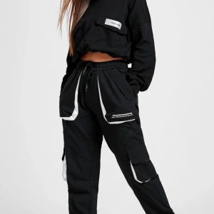 Sixth june set  - Sixth june set i medium, endast testat och tvättat 1 gång. Hittade ingen bild på det vita på någon men det är samma modell.