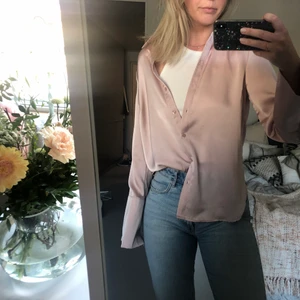 Rosa silkesskjorta - Rosa silkesskjorta från GinaTricot i storlek 38!