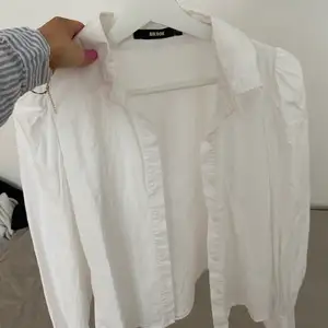 Fin vit skjorta från Bikbok. Bra skick