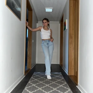 Gina jeans 34 - Superfina gina jeans, storlek 34. Kommer inte till användning lika mycket längre! Inte använda mer än 5 ggr ❤️