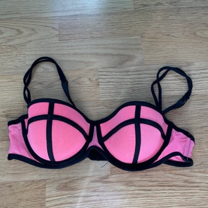 Bikini överdel från triangel  - Rosa bikini överdel från triangel i storlek S. använd få gånger. 