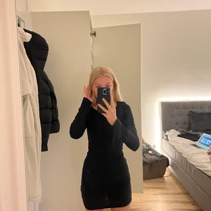 Klänning  - Vanlig svart klänning, använd fåtal gånger. Från HM🌸🌸