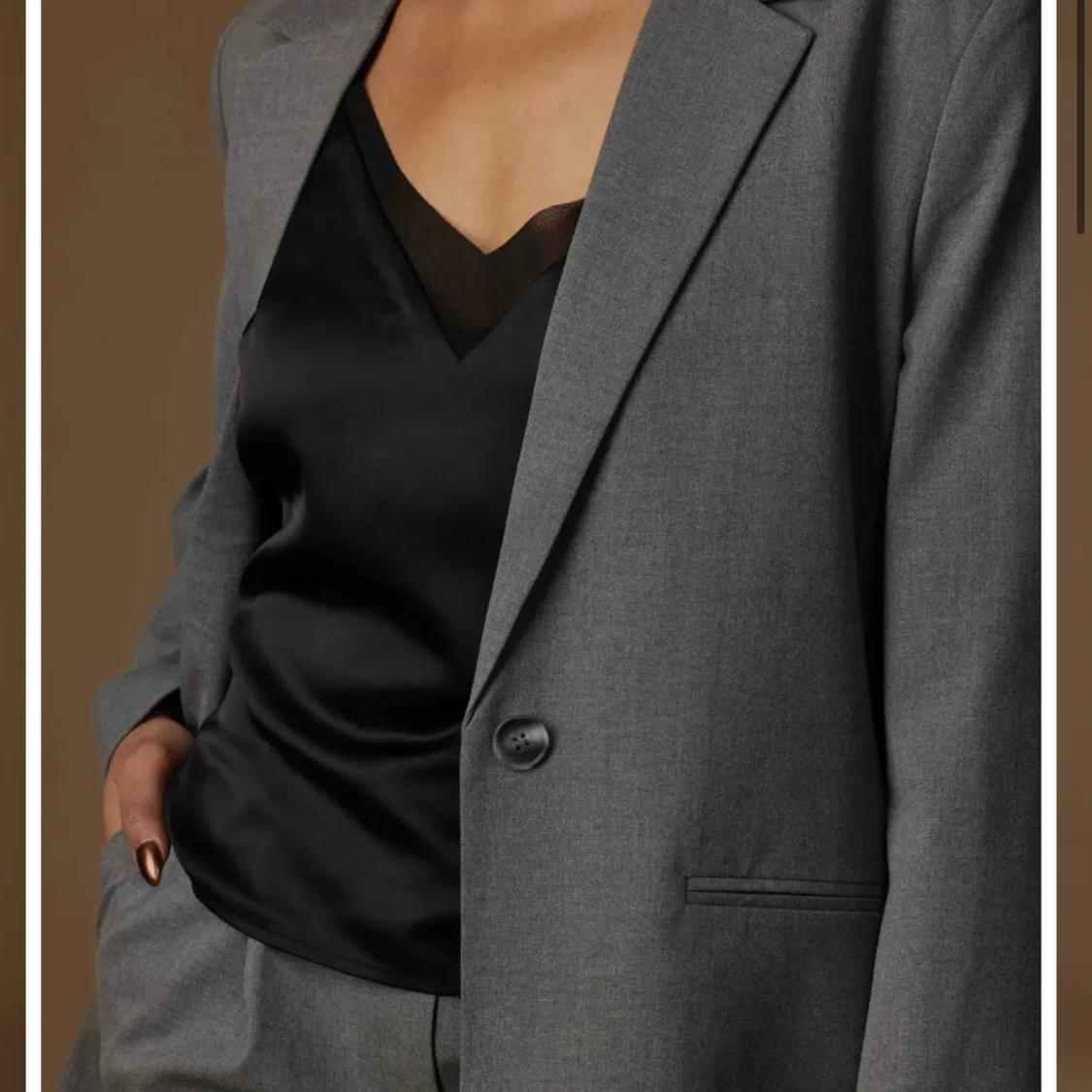 Grått kostymset, Sanne Alexandra - 90