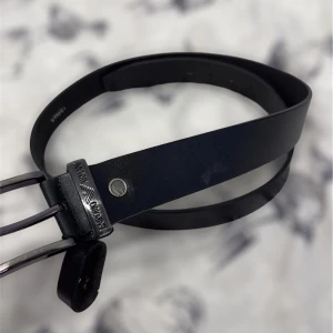 Emporio Armani bälte - Hej jag säljer min Emporio Armani bälte den är för stor för min midja