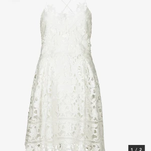 Vit klänning - Superfin vit klänning som passar till flera tillfällen💖 