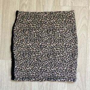 Leopard kjol - Snygg leopardkjol med svarta streck på sidorna ❤️‍🔥