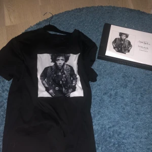 Limitato t shirt  - Snygg limitato till bra pris 