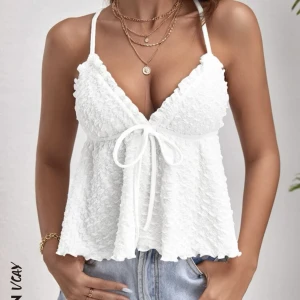 Topp  - Säljer en jättefin topp som inte passade mig, öppen i ryggen och perfekt till sommaren!💓