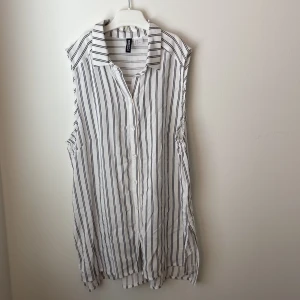 Blus - Säljer denna nya blus från hm som jag aldrig använt🤍
