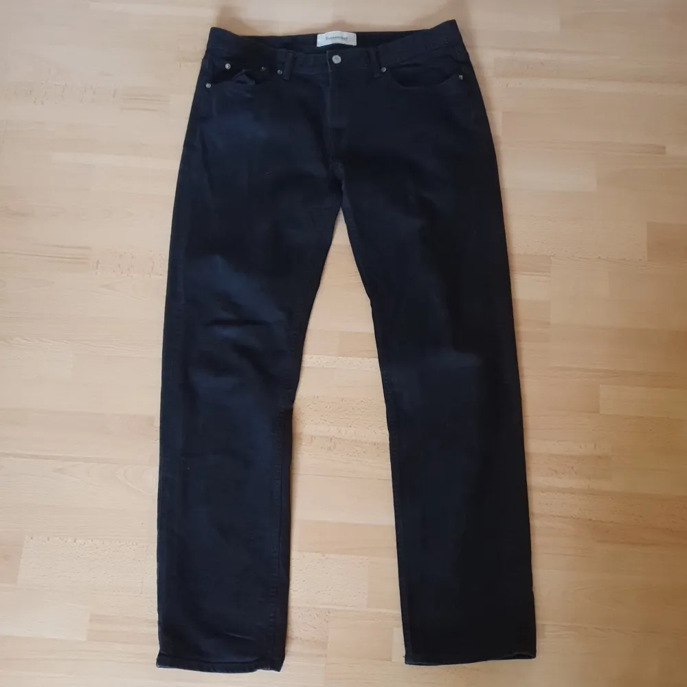 Svarta jeans från dressmann. 99% bomull, 1% lykra.. Jeans & Byxor.