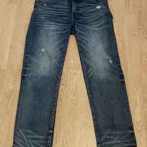 American eagle jeans  - Säjer Jeansen då dom inte passar.
