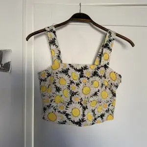 Sunflower top, barely used.  Zipper on the side :)