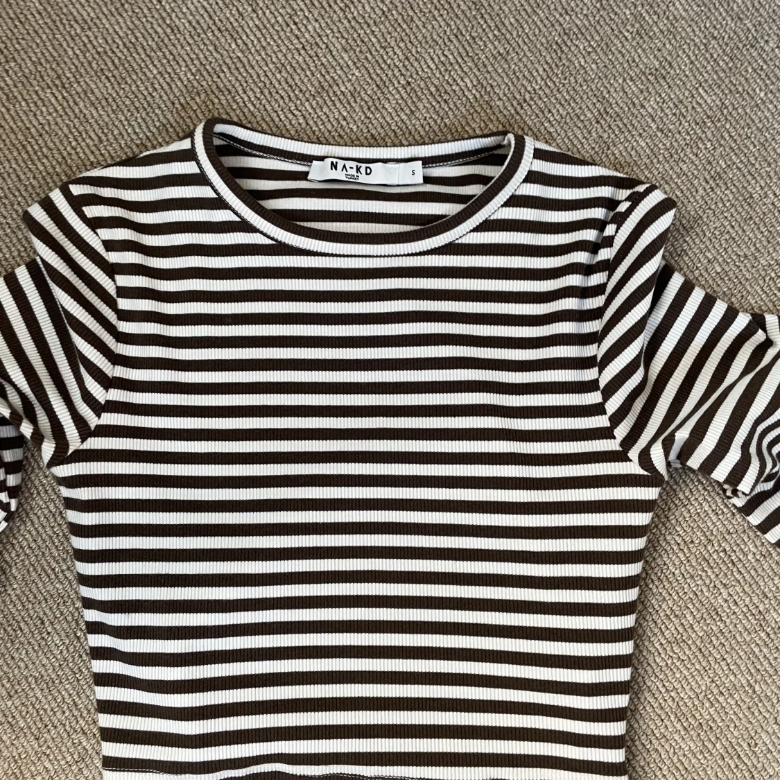 Kroppad långarmad randig tröja