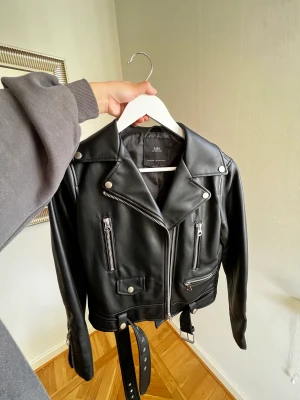 Zara jacka - Oanvänd, köparen står för frakten!