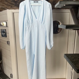 Milly dress - Slutsåld klänning ifrån Gina. Har i både storlek 32 &34. Samt i blå, grön, lila & en svart i satin. Alla i nyskick. Nypris 599. Säljer för 500. 