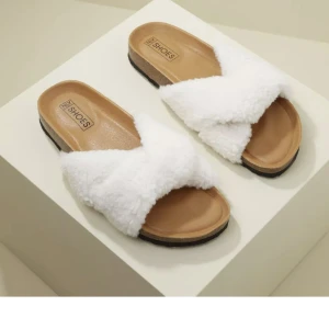 Tofflor - Helt nya tofflor från Nelly 