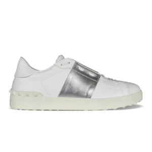 Valentino skor!! - Säljer dessa valentino skor som jag köpte på plick men tyvärr inte passade mig. Dem är i modellen open och storlek 37💕💕